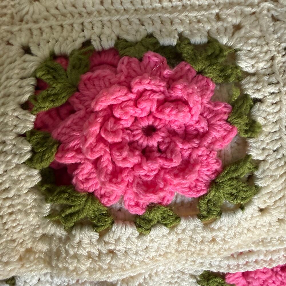 Vintage Handmade Wool 3-d Rose Crochet Granny Square Blanket Afghan Large Twin - Picture 3 of 3
